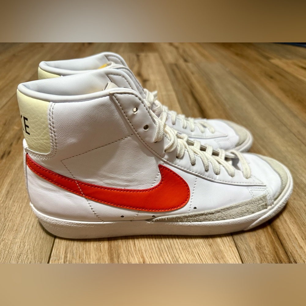 Nike Blazer Mid '77 VNTG Mens Shoes White Picante Red BQ6806-122 Size 9 EUC